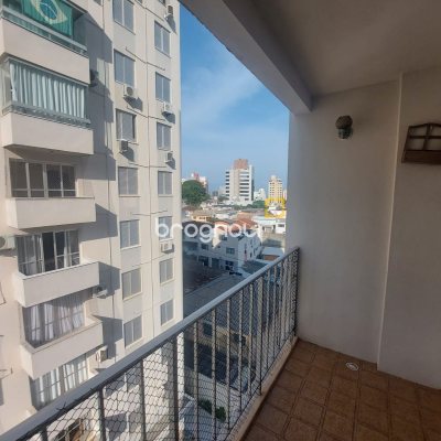 Apartamento com 84m², 3 quartos (sendo 1 suíte), no bairro Centro em Florianópolis