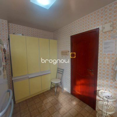 Apartamento com 84m², 3 quartos (sendo 1 suíte), no bairro Centro em Florianópolis