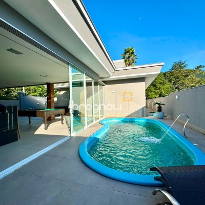 Casa de Condomínio com 221m², 3 quartos (sendo 1 suíte), 3 garagens, no bairro Praia de Fora em Palhoça