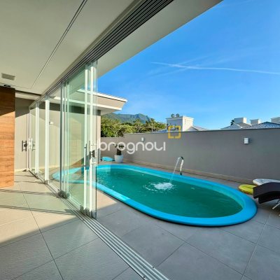 Casa de Condomínio com 221m², 3 quartos (sendo 1 suíte), 3 garagens, no bairro Praia de Fora em Palhoça