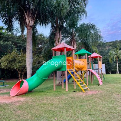 Casa de Condomínio com 221m², 3 quartos (sendo 1 suíte), 3 garagens, no bairro Praia de Fora em Palhoça