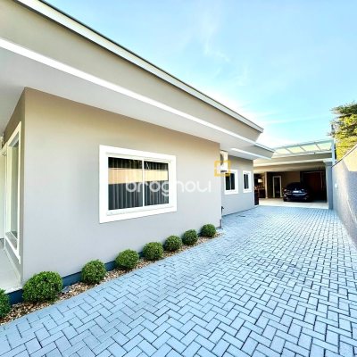 Casa de Condomínio com 221m², 3 quartos (sendo 1 suíte), 3 garagens, no bairro Praia de Fora em Palhoça