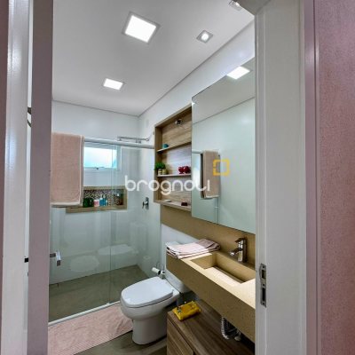 Casa de Condomínio com 221m², 3 quartos (sendo 1 suíte), 3 garagens, no bairro Praia de Fora em Palhoça