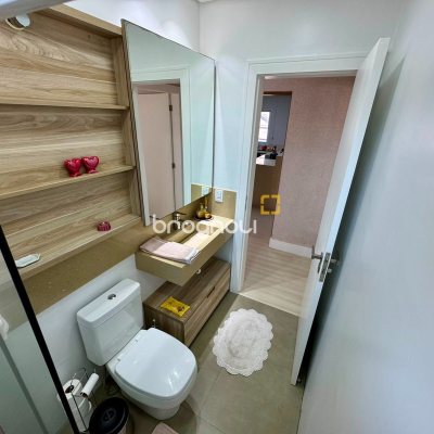 Casa de Condomínio com 221m², 3 quartos (sendo 1 suíte), 3 garagens, no bairro Praia de Fora em Palhoça