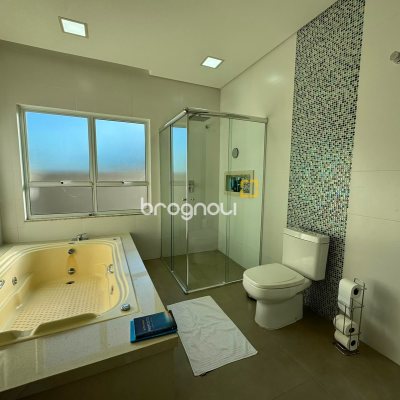 Casa de Condomínio com 221m², 3 quartos (sendo 1 suíte), 3 garagens, no bairro Praia de Fora em Palhoça