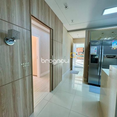 Casa de Condomínio com 221m², 3 quartos (sendo 1 suíte), 3 garagens, no bairro Praia de Fora em Palhoça