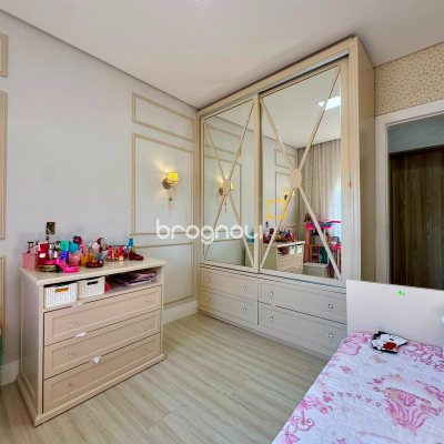 Casa de Condomínio com 221m², 3 quartos (sendo 1 suíte), 3 garagens, no bairro Praia de Fora em Palhoça