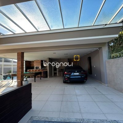 Casa de Condomínio com 221m², 3 quartos (sendo 1 suíte), 3 garagens, no bairro Praia de Fora em Palhoça