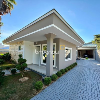 Casa de Condomínio com 221m², 3 quartos (sendo 1 suíte), 3 garagens, no bairro Praia de Fora em Palhoça