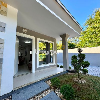 Casa de Condomínio com 221m², 3 quartos (sendo 1 suíte), 3 garagens, no bairro Praia de Fora em Palhoça