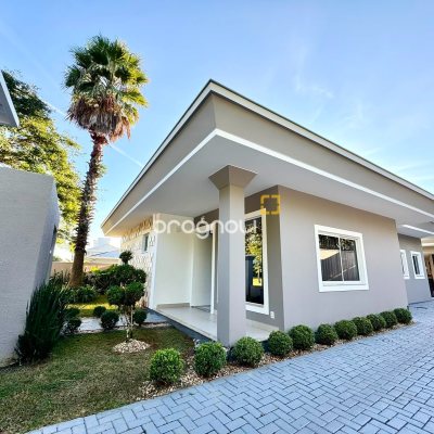 Casa de Condomínio com 221m², 3 quartos (sendo 1 suíte), 3 garagens, no bairro Praia de Fora em Palhoça