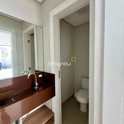 Casa de Condomínio com 221m², 3 quartos (sendo 1 suíte), 3 garagens, no bairro Praia de Fora em Palhoça