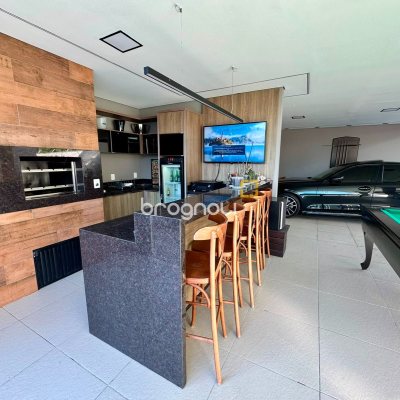 Casa de Condomínio com 221m², 3 quartos (sendo 1 suíte), 3 garagens, no bairro Praia de Fora em Palhoça
