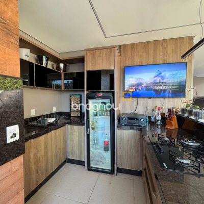 Casa de Condomínio com 221m², 3 quartos (sendo 1 suíte), 3 garagens, no bairro Praia de Fora em Palhoça