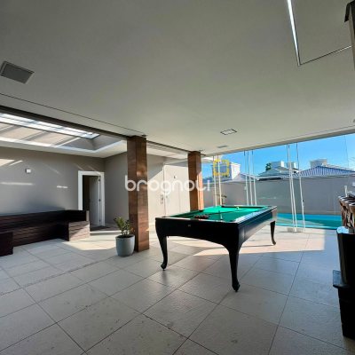 Casa de Condomínio com 221m², 3 quartos (sendo 1 suíte), 3 garagens, no bairro Praia de Fora em Palhoça