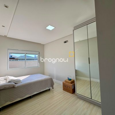 Casa de Condomínio com 221m², 3 quartos (sendo 1 suíte), 3 garagens, no bairro Praia de Fora em Palhoça