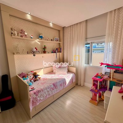 Casa de Condomínio com 221m², 3 quartos (sendo 1 suíte), 3 garagens, no bairro Praia de Fora em Palhoça
