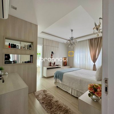 Casa de Condomínio com 221m², 3 quartos (sendo 1 suíte), 3 garagens, no bairro Praia de Fora em Palhoça