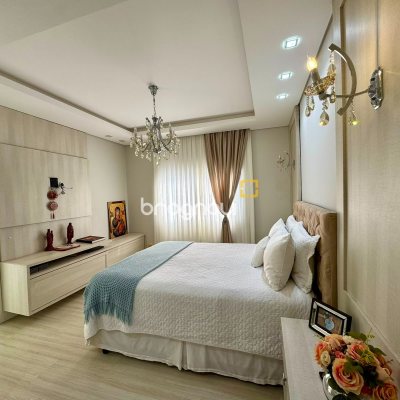 Casa de Condomínio com 221m², 3 quartos (sendo 1 suíte), 3 garagens, no bairro Praia de Fora em Palhoça