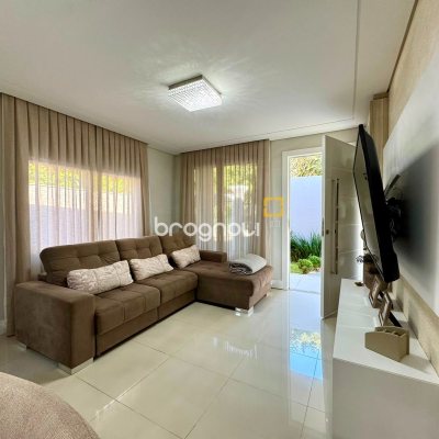 Casa de Condomínio com 221m², 3 quartos (sendo 1 suíte), 3 garagens, no bairro Praia de Fora em Palhoça