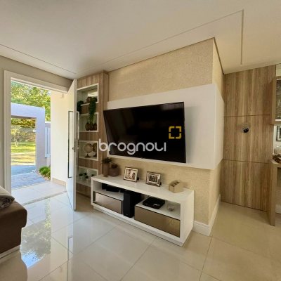 Casa de Condomínio com 221m², 3 quartos (sendo 1 suíte), 3 garagens, no bairro Praia de Fora em Palhoça