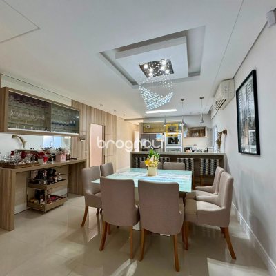 Casa de Condomínio com 221m², 3 quartos (sendo 1 suíte), 3 garagens, no bairro Praia de Fora em Palhoça