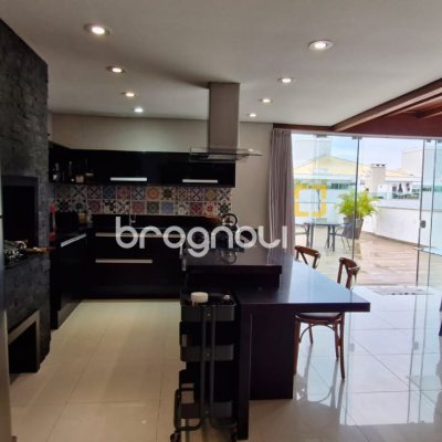 Cobertura com 263m², 4 quartos (sendo 2 suítes), 2 garagens, no bairro Ingleses em Florianópolis