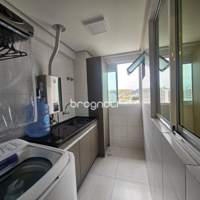 Apartamento com 98m², 3 quartos (sendo 1 suíte), 1 garagem, no bairro Barreiros em São José