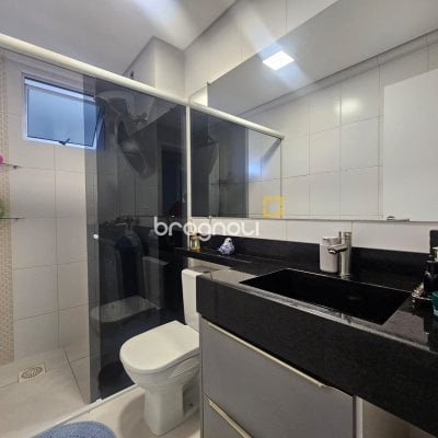 Apartamento com 98m², 3 quartos (sendo 1 suíte), 1 garagem, no bairro Barreiros em São José