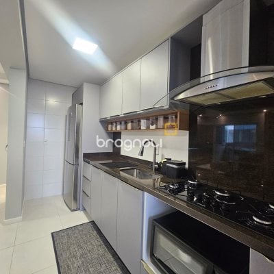 Apartamento com 98m², 3 quartos (sendo 1 suíte), 1 garagem, no bairro Barreiros em São José