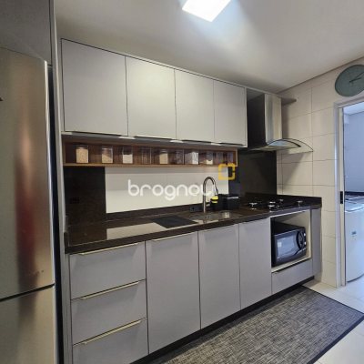 Apartamento com 98m², 3 quartos (sendo 1 suíte), 1 garagem, no bairro Barreiros em São José
