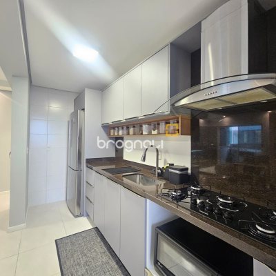 Apartamento com 98m², 3 quartos (sendo 1 suíte), 1 garagem, no bairro Barreiros em São José