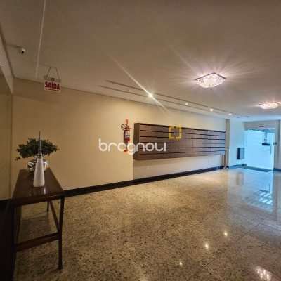 Apartamento com 98m², 3 quartos (sendo 1 suíte), 1 garagem, no bairro Barreiros em São José