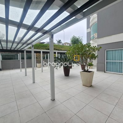 Apartamento com 98m², 3 quartos (sendo 1 suíte), 1 garagem, no bairro Barreiros em São José