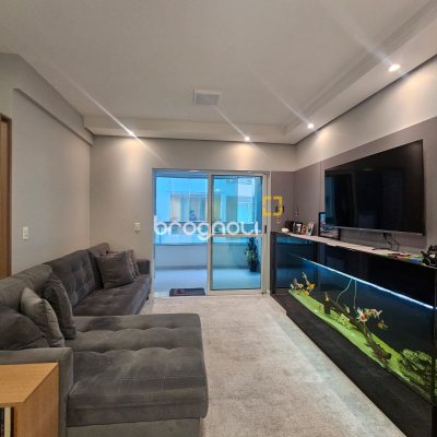 Apartamento com 98m², 3 quartos (sendo 1 suíte), 1 garagem, no bairro Barreiros em São José