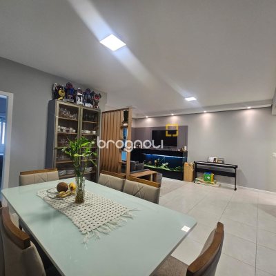 Apartamento com 98m², 3 quartos (sendo 1 suíte), 1 garagem, no bairro Barreiros em São José