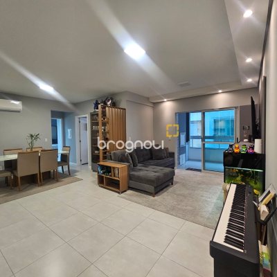 Apartamento com 98m², 3 quartos (sendo 1 suíte), 1 garagem, no bairro Barreiros em São José