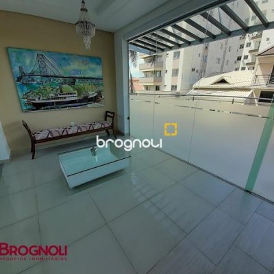 Apartamento com 98m², 3 quartos (sendo 1 suíte), 1 garagem, no bairro Barreiros em São José