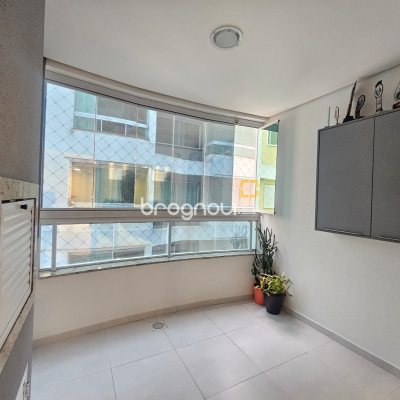 Apartamento com 98m², 3 quartos (sendo 1 suíte), 1 garagem, no bairro Barreiros em São José
