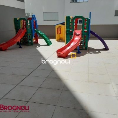 Apartamento com 98m², 3 quartos (sendo 1 suíte), 1 garagem, no bairro Barreiros em São José