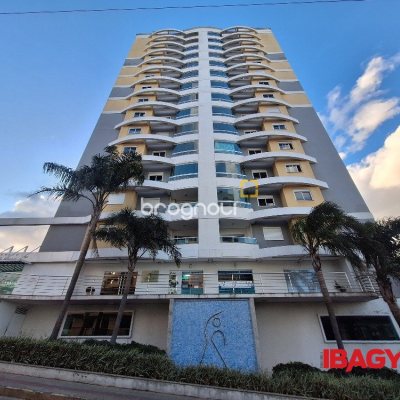 Apartamento com 98m², 3 quartos (sendo 1 suíte), 1 garagem, no bairro Barreiros em São José
