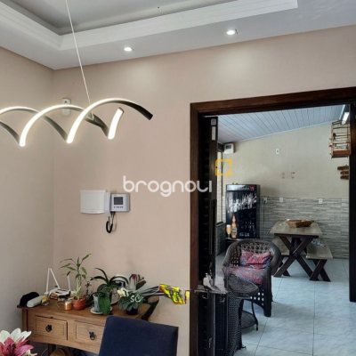 Casa com 150m², 5 quartos (sendo 1 suíte), 3 garagens, no bairro Ingleses em Florianópolis