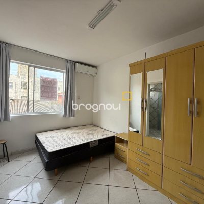 Studio com 23m², 1 quarto, 1 garagem, no bairro Centro em Florianópolis