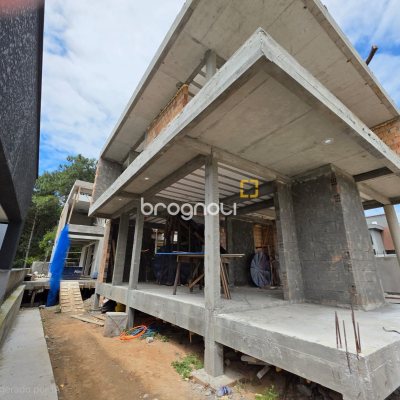 Casa com 175m², 3 quartos (sendo 1 suíte), 2 garagens, no bairro São João do Rio Vermelho em Florianópolis