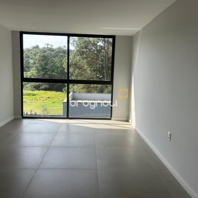 Casa com 175m², 3 quartos (sendo 1 suíte), 2 garagens, no bairro São João do Rio Vermelho em Florianópolis