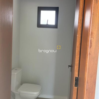 Casa com 175m², 3 quartos (sendo 1 suíte), 2 garagens, no bairro São João do Rio Vermelho em Florianópolis