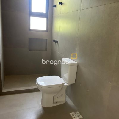 Casa com 175m², 3 quartos (sendo 1 suíte), 2 garagens, no bairro São João do Rio Vermelho em Florianópolis