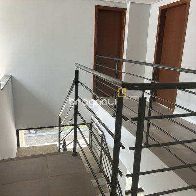 Casa com 175m², 3 quartos (sendo 1 suíte), 2 garagens, no bairro São João do Rio Vermelho em Florianópolis