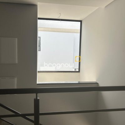 Casa com 175m², 3 quartos (sendo 1 suíte), 2 garagens, no bairro São João do Rio Vermelho em Florianópolis