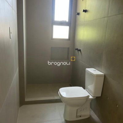 Casa com 175m², 3 quartos (sendo 1 suíte), 2 garagens, no bairro São João do Rio Vermelho em Florianópolis